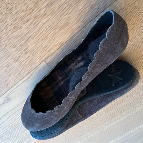 Born Scalloped Suede Flats - Picture 11 of 11